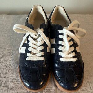 Steve Madden Navy Croc